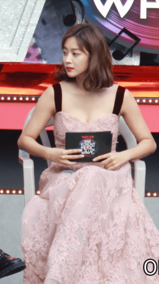 러블리하다의 교과서.gif | 인스티즈