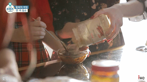 양념장 만들다 급 멘붕온 여자친구 예린.jpgif | 인스티즈