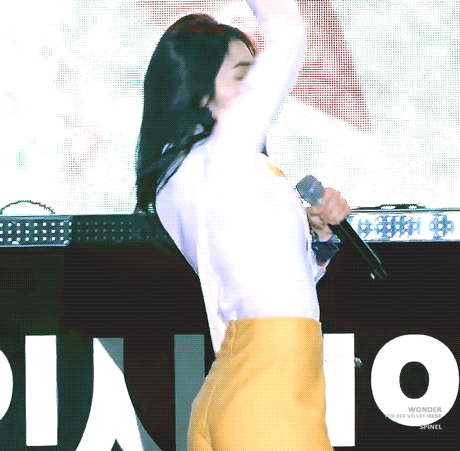 아주 살짝 놀란 아이린.gif | 인스티즈