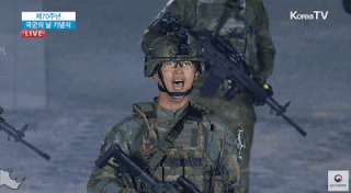 국군의 날 옥택연.GIF | 인스티즈