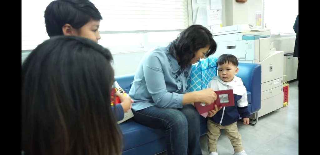 미국으로 입양간 한국아기 | 인스티즈