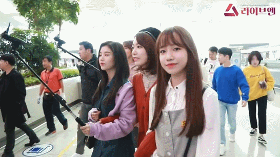 셀프캠 들고 일본가는 아이즈원 | 인스티즈