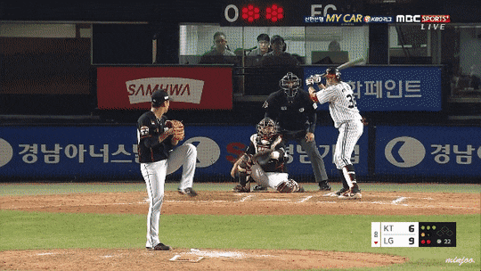 오늘자 LG 이형종의 빠던이 원래는 KT포수 노린거 아닌가 하는 말이 나오는 이유.gif | 인스티즈