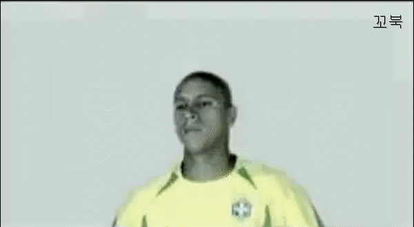 날로 먹는 라이언 긱스.gif | 인스티즈