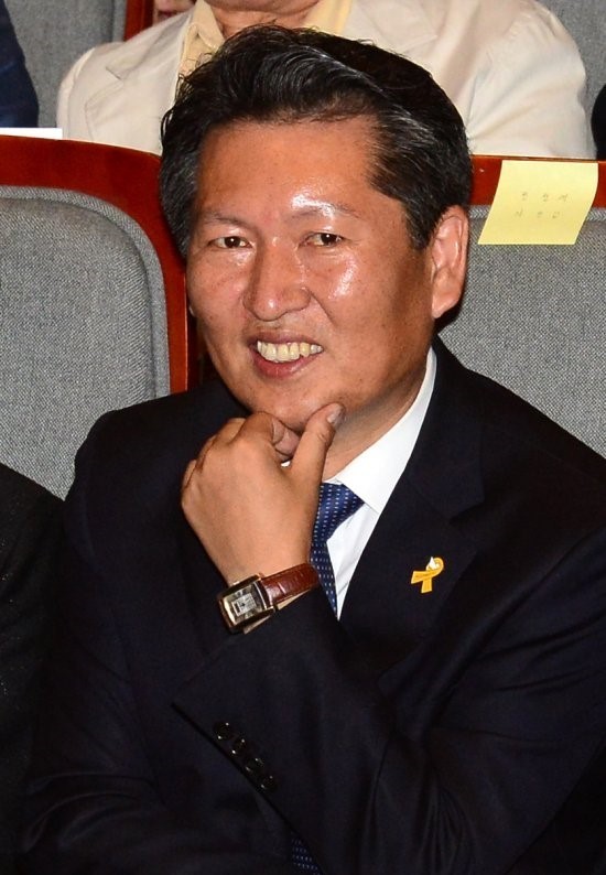 정청래: 핸드폰 켜놓고 배터리 충전이 잘 돼 있나 확인하고 자는 사람이 너무 많다 | 인스티즈