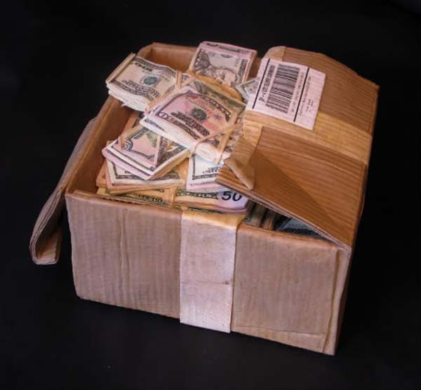 돈다발 들어있는 상자인줄 알았는데... | 인스티즈