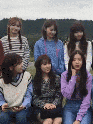 오늘자 벌레 쫓는 사쿠라.gif | 인스티즈