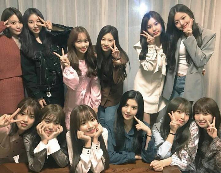 오늘자 브이앱 끝난뒤 아이즈원 완전체 사진 | 인스티즈