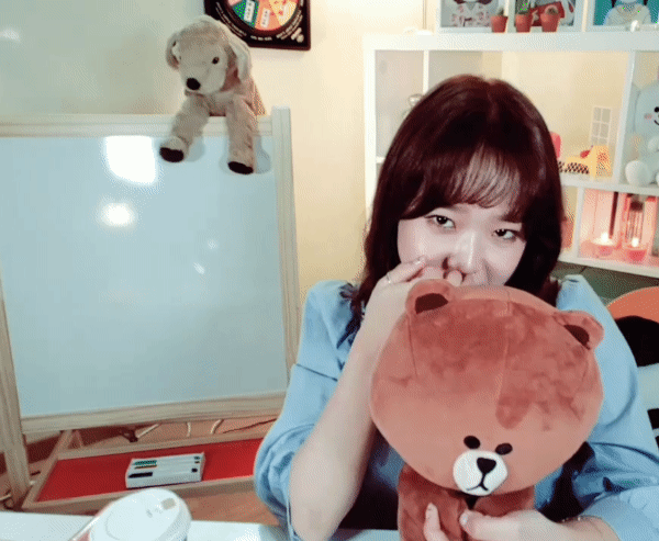 매일밤 8시에 브이앱 할거라는 유정이 | 인스티즈