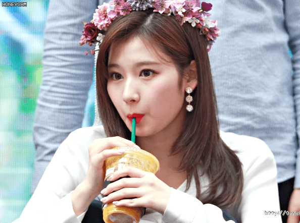 눈에서 꿀떨어지는 사나.gif | 인스티즈