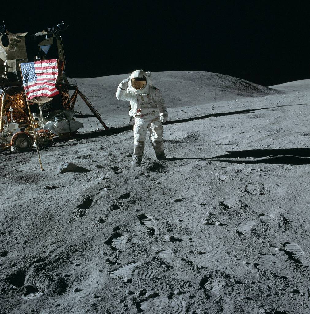 인류가 달에 처음 간 날 .jpg
