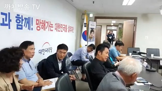 노인들의 호주머니를 노리고 있는 극우 유튜브방송들.jpg | 인스티즈