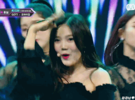 [데이터주의] 오늘자 엠카운트다운 오마이걸.gif | 인스티즈