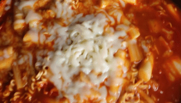 외국 먹방 유튜버들이 만든 떡볶이.gif (한글 표기의 중요성) | 인스티즈