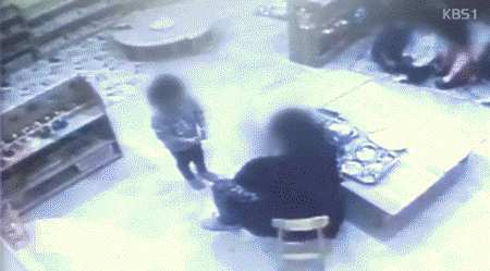 2015 충격적인 유아폭력.gif | 인스티즈