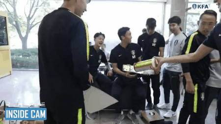 황의조 머쓱타드gif | 인스티즈