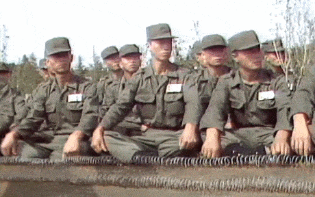 움짤로 보는 1982년 논산 훈련병들.....gif | 인스티즈