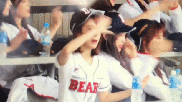 아이즈원 레드벨벳 덕후 사쿠라.gif | 인스티즈