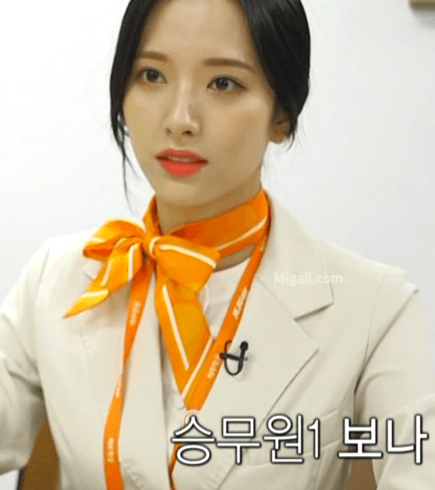 승무원이 된 우주소녀 보나.gif | 인스티즈