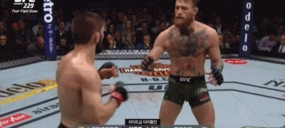 오늘자 오지게 쳐맞는 코맥.GIF | 인스티즈