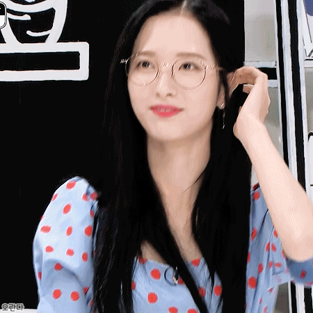 181006 구내식당 우주소녀 보나.gif | 인스티즈