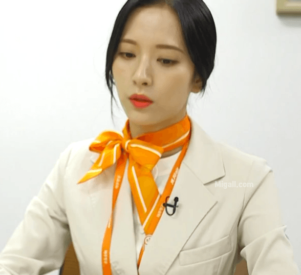 승무원이 된 우주소녀 보나.gif | 인스티즈