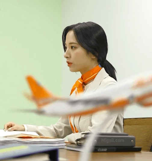 승무원이 된 우주소녀 보나.gif | 인스티즈