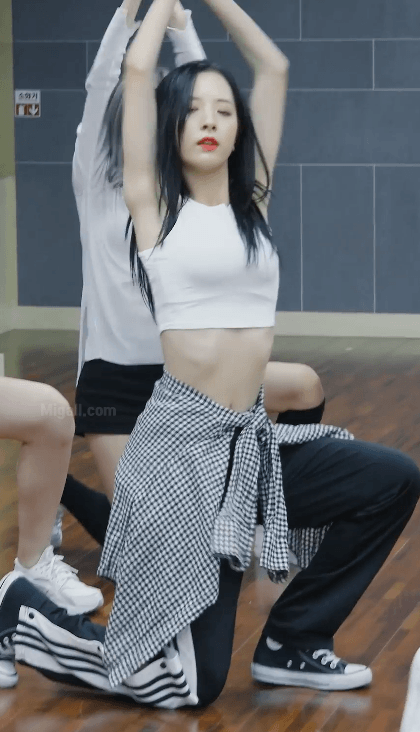 흰색 크롭티입은 우주소녀 보나 ㄷㄷ.gif | 인스티즈