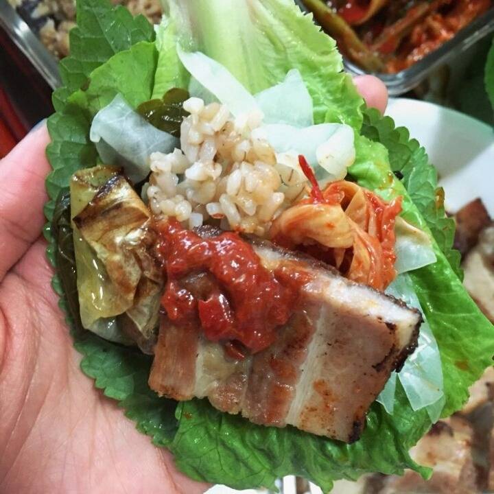 고기먹을때 밥도 같이싸서 먹는다vs 고기만 싸먹는다 | 인스티즈