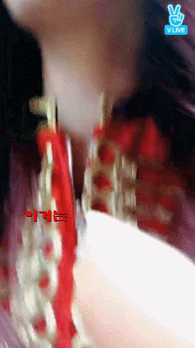 먹을걸로 낚시했다가 응징당하는 여자친구 예린.gif | 인스티즈