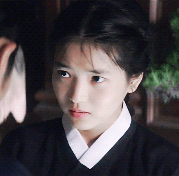 겁주는데 하나도 안무서운 김태리.gif | 인스티즈