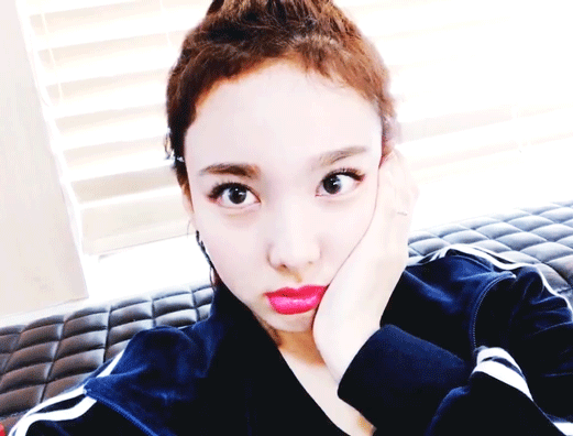 180711 KBS 연예가중계 게릴라 데이트 촬영 - 체리 토끼 나연이 of TWICE | 인스티즈