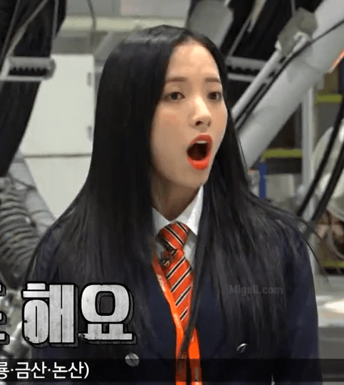 승무원이 된 우주소녀 보나.gif | 인스티즈