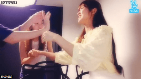 아린이도 피하지 못한 오마이걸 비니의 불딱밤.gif | 인스티즈