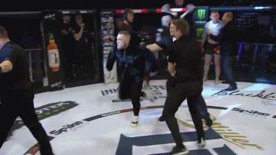 죽일듯이 달려가서 심판 밀치는 코너 맥그리거..gif | 인스티즈