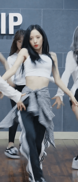 흰색 크롭티입은 우주소녀 보나 ㄷㄷ.gif | 인스티즈