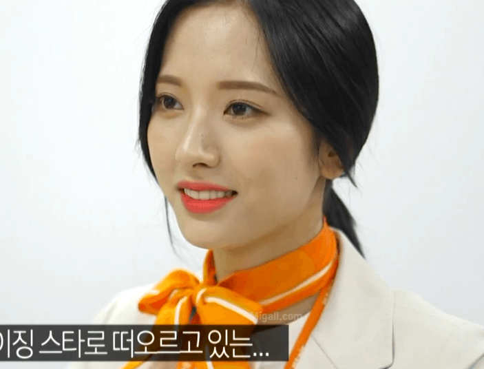승무원이 된 우주소녀 보나.gif | 인스티즈