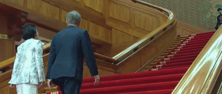 다시 보는 문재인 대통령 청와대 입성 장면.gif | 인스티즈