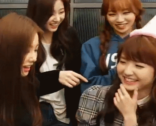 아이즈원) 히짱의 꿈과 희망을 노리는 채원&amp;민주 | 인스티즈