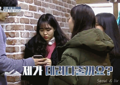 박보검이 운전하는 차에 탄 여학생들.JPG | 인스티즈