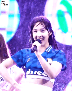 빗속의 나연쓰.gif | 인스티즈