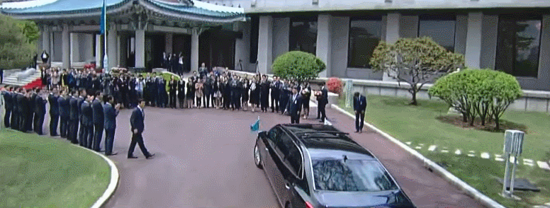 다시 보는 문재인 대통령 청와대 입성 장면.gif | 인스티즈