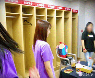 멍때리는 에이프릴 막내 gif | 인스티즈