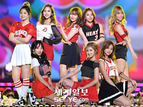 뒤에서 본 트와이스.gif | 인스티즈