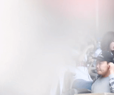 치킨이 오자 기쁨을 감추지 못하는 아이돌.gif | 인스티즈