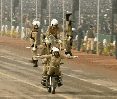 목숨걸고 퍼포먼스 하는 인도군인...gif | 인스티즈