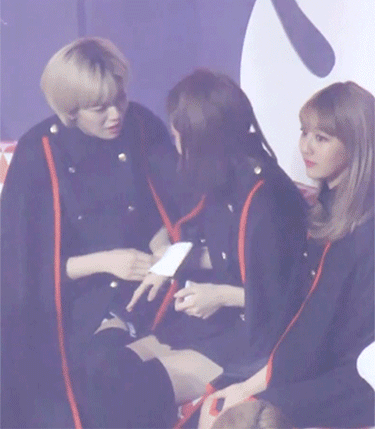 펑펑 우는데도 대상 트로피는 갖고싶은 나연.GIF | 인스티즈