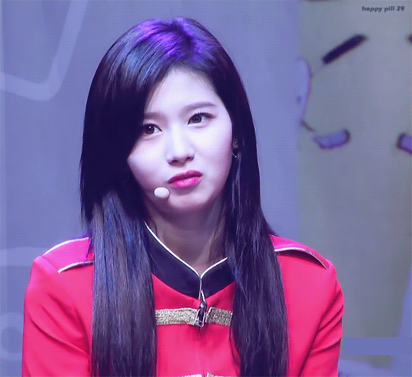 시무룩한 사나.gif | 인스티즈