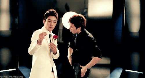 멤버들 생일마다 히트곡을 선물하는 아이돌 | 인스티즈