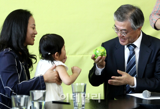 한국보도사진전에서 최우수상으로 선정했던 문재인사진 | 인스티즈